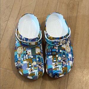 CROCS Blue and White Geometric Clogs
